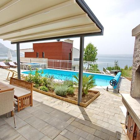 Villa Sara With Sea View And Private Heated Pool Omiš Eksteriør billede