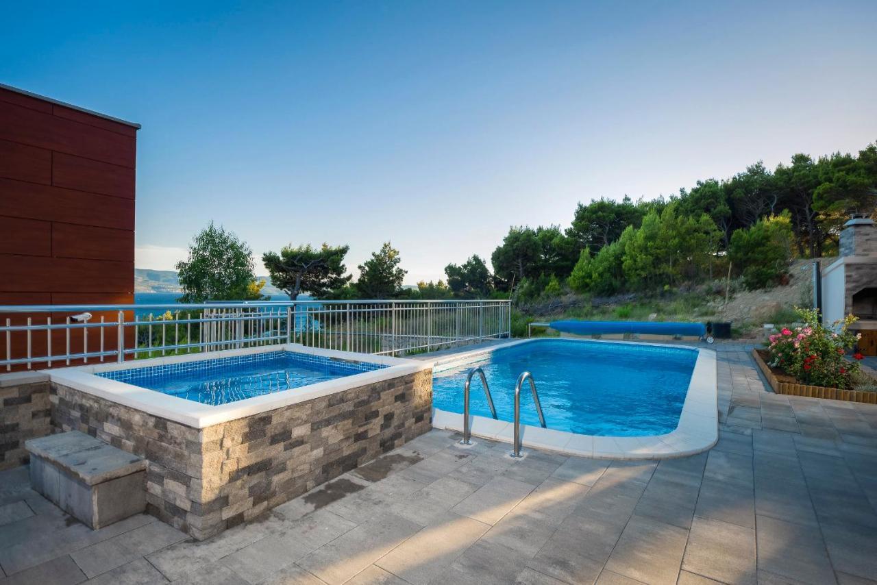 Villa Sara With Sea View And Private Heated Pool Omiš Eksteriør billede