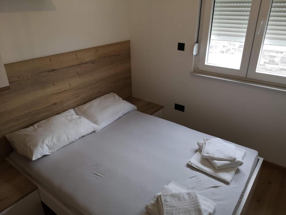 Villa Sara With Sea View And Private Heated Pool Omiš Eksteriør billede