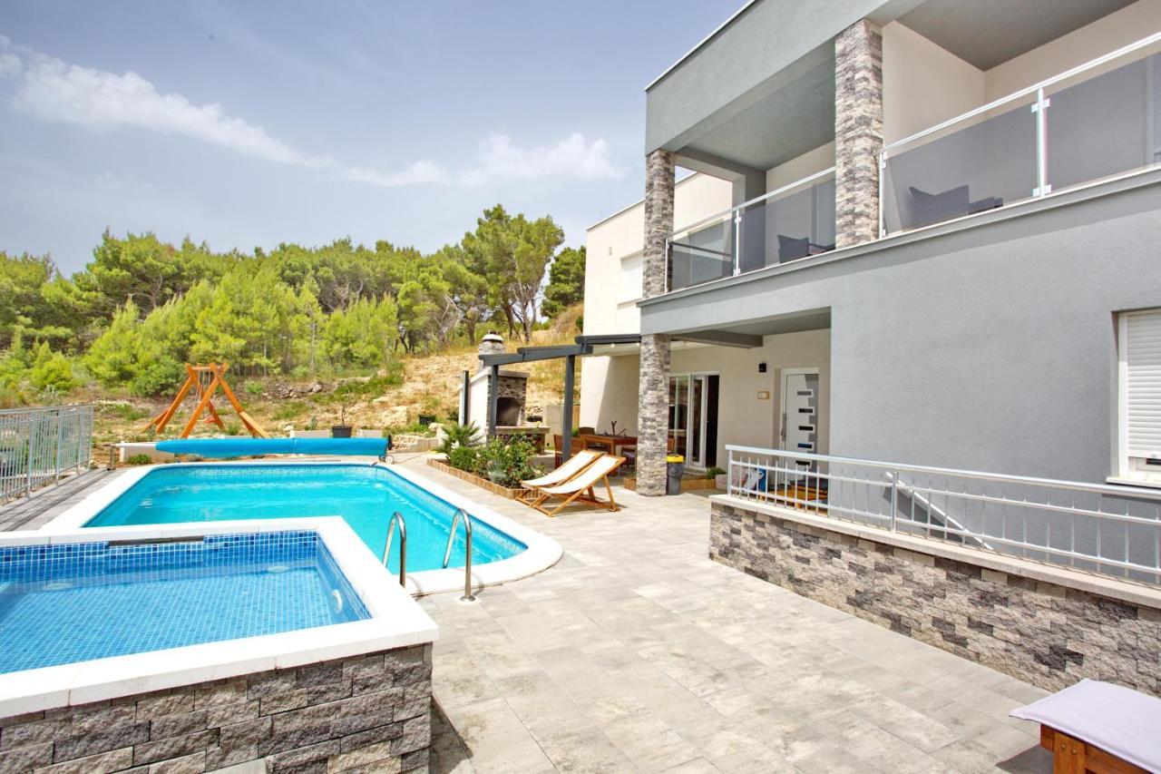 Villa Sara With Sea View And Private Heated Pool Omiš Eksteriør billede
