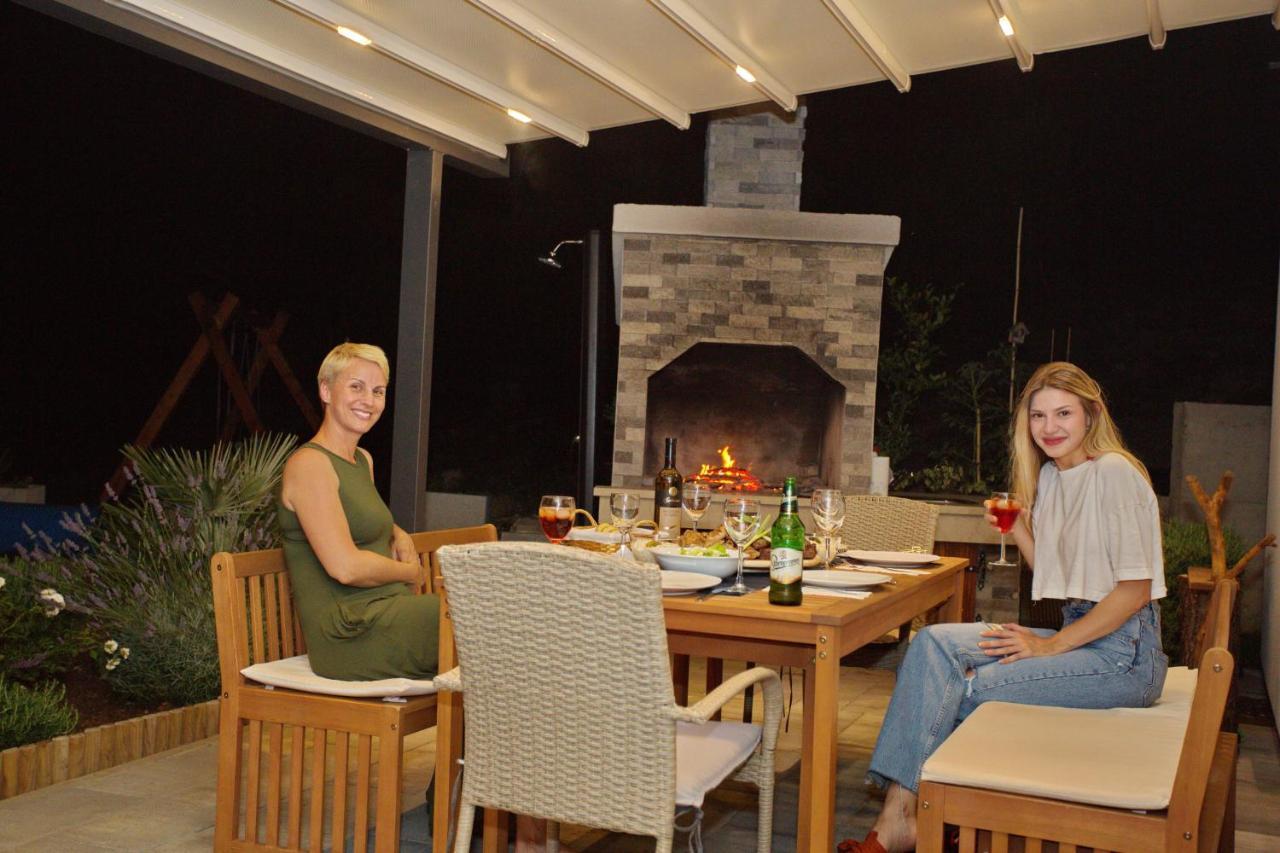 Villa Sara With Sea View And Private Heated Pool Omiš Eksteriør billede
