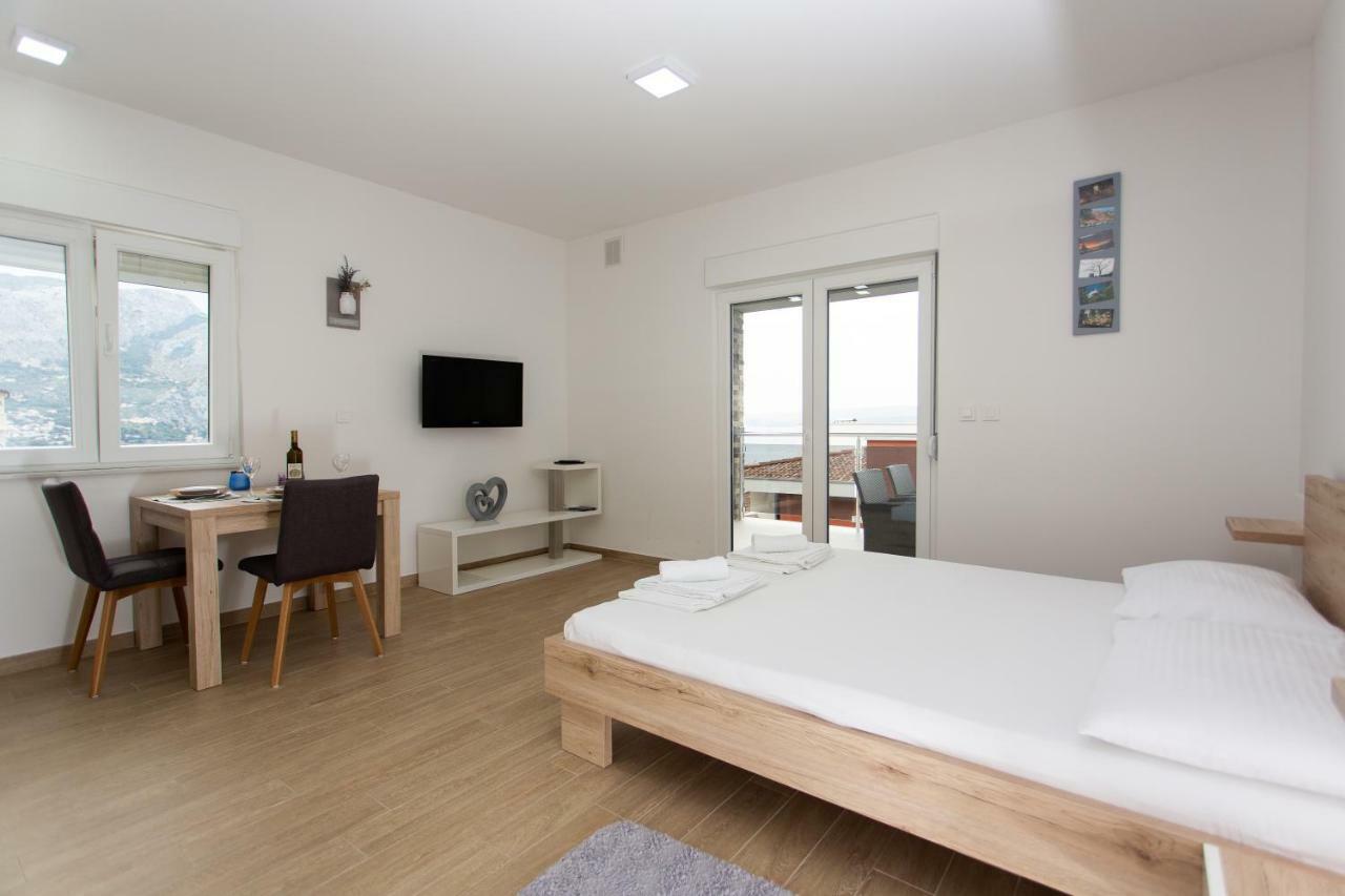 Villa Sara With Sea View And Private Heated Pool Omiš Eksteriør billede