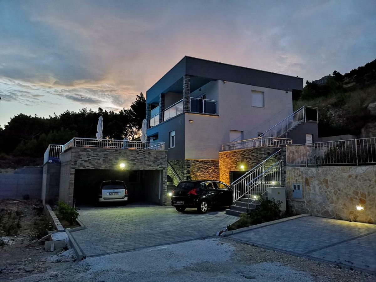 Villa Sara With Sea View And Private Heated Pool Omiš Eksteriør billede