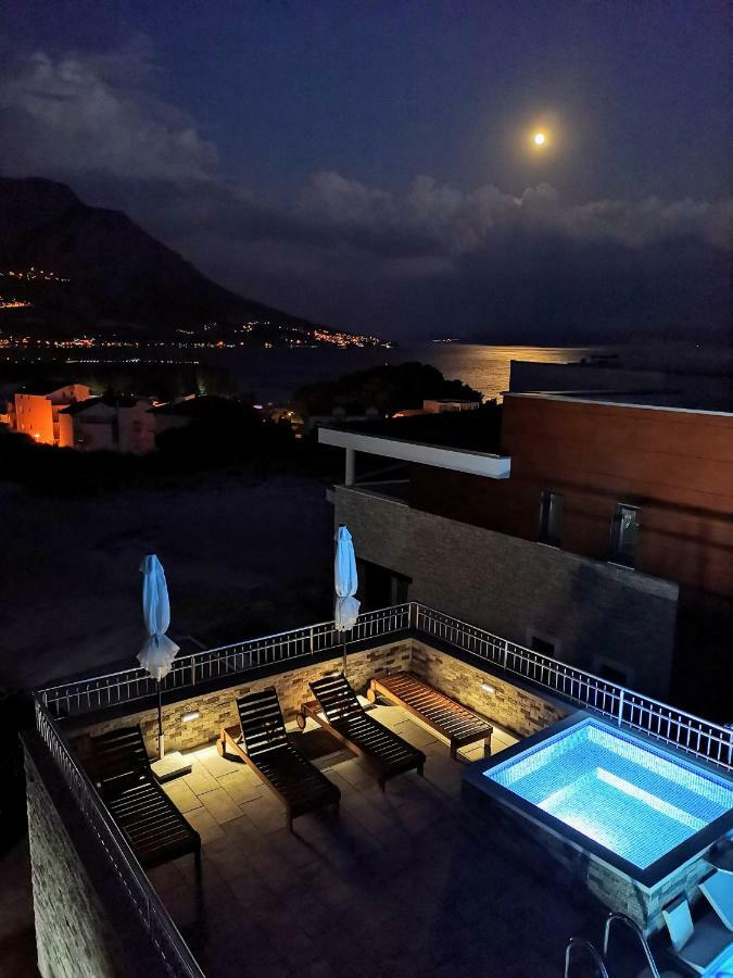 Villa Sara With Sea View And Private Heated Pool Omiš Eksteriør billede